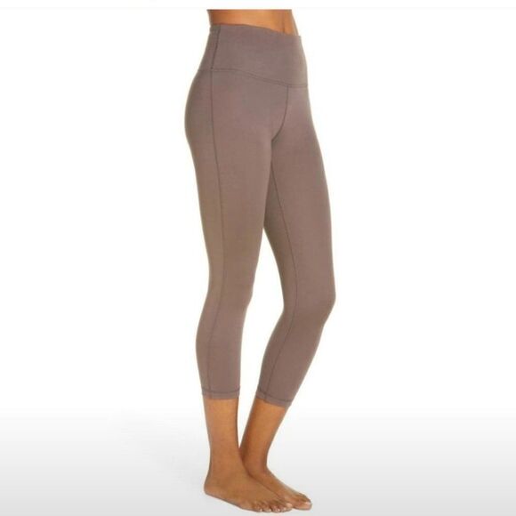 New Zella | Studio Lite High Waist Cropped Leggings in Grey Sparrow - Picture 2 of 7